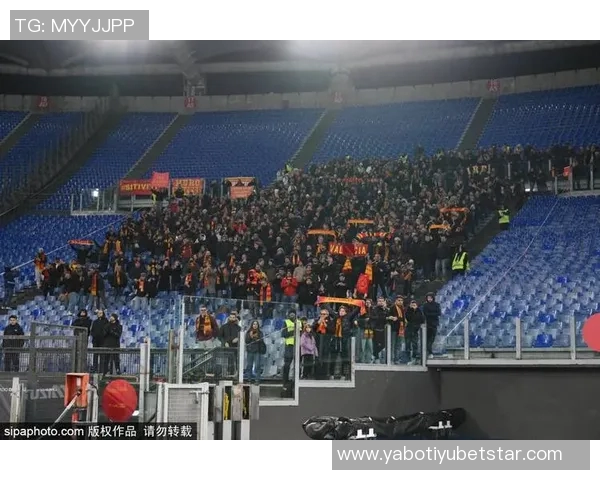 近600名国安球迷远征亚冠客场热情助威气氛火爆几乎反转主场优势 近600名国安球迷远征亚冠客场热情助威气氛火爆几乎反转主场优势