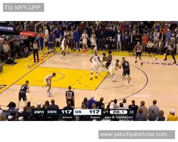 绿军记者惊叹湖勇对决中斯玛特与霍福德的奇妙对抗场景 绿军记者惊叹湖勇对决中斯玛特与霍福德的奇妙对抗场景